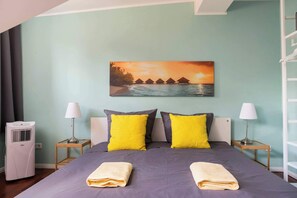 1 bedroom, iron/ironing board, WiFi, bed sheets - Rosenthaler Calling - Rooftop Apartment (Berlin)