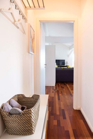 TV, offices - Urban Rooftop Apartment - Berlin MITTE - A/C (Berlin)