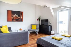 1 bedroom, iron/ironing board, WiFi, bed sheets - Urban Rooftop Apartment - Berlin MITTE - A/C (Berlin)