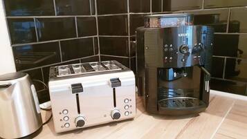 Kaffee und/oder Kaffeemaschine