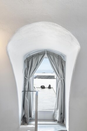 Two Bedroom Villa with Outdoor Hot Tub | 2 bedrooms, premium bedding, free minibar items, in-room safe - Salvatore Villas (Santorini)