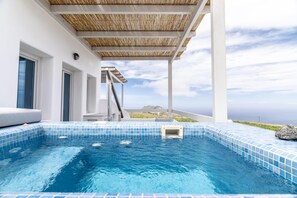 Two Bedroom Villa with Outdoor Hot Tub | Hiên