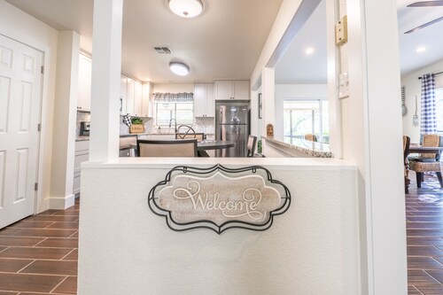 Pecan Pie -  Charming home on Channel w/ Gameroom