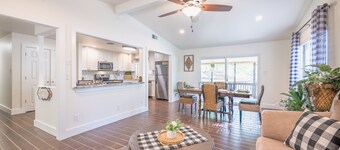 Pecan Pie -  Charming home on Channel w/ Gameroom