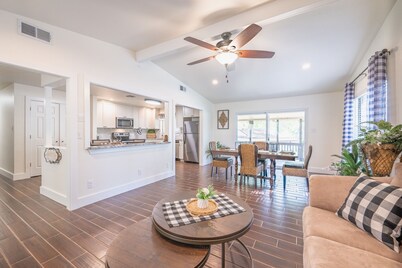 Pecan Pie -  Charming home on Channel w/ Gameroom