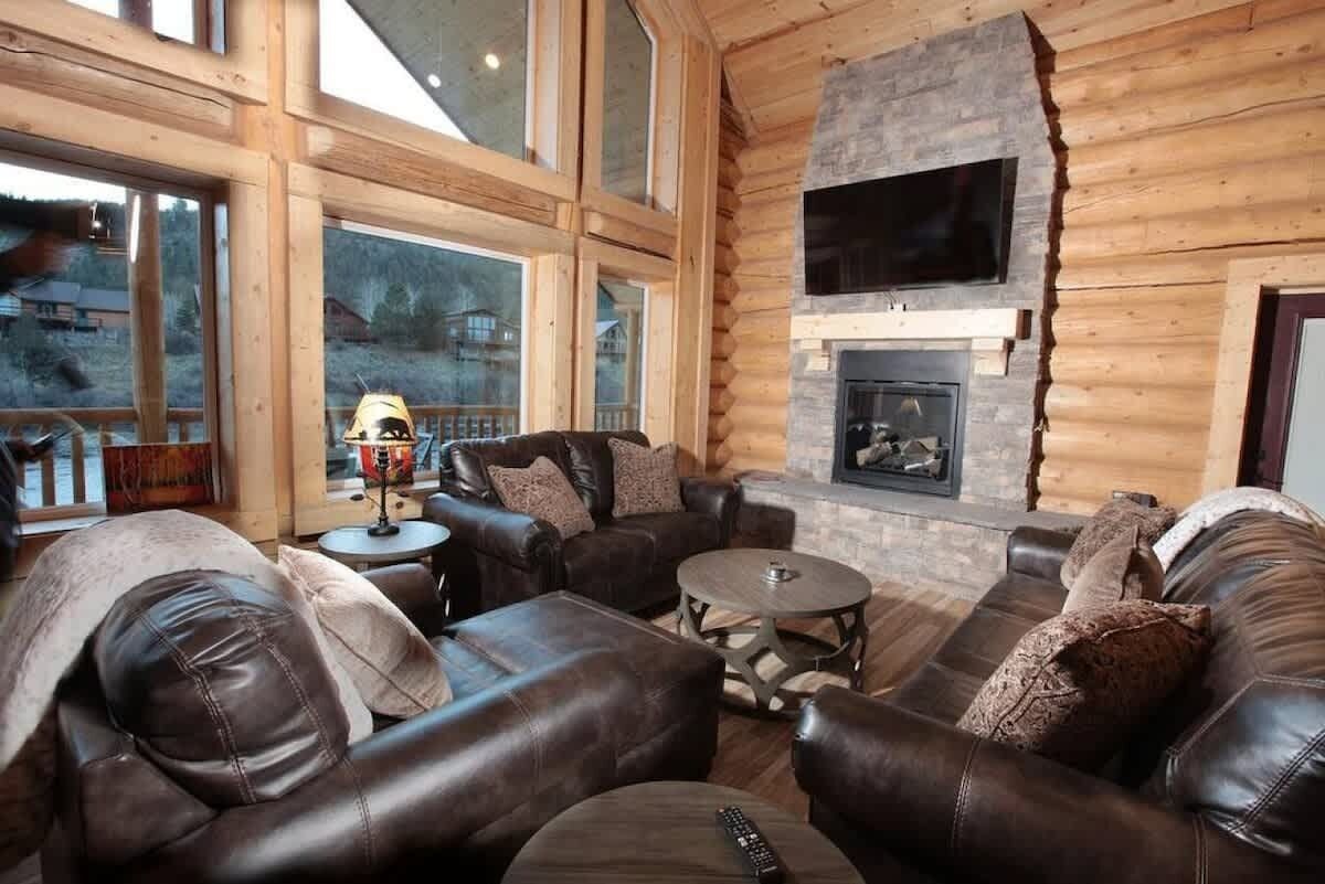 TV, fireplace, offices
