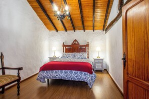 3 slaapkamers, een strijkplank/strijkijzer, reisbedje, wifi