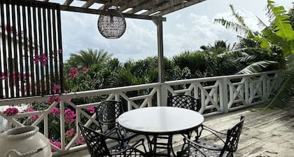 Oceanfront Studio w/Amazing Views and Private Beach Access.