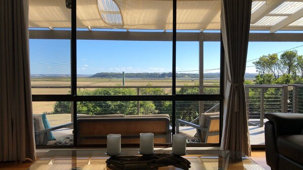 Interior - Kangaview - amazing outlook (Venus Bay)