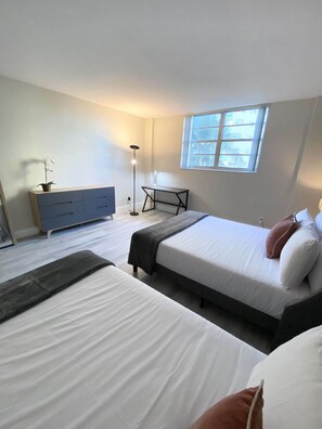 2 habitaciones, escritorio, tabla de planchar con plancha y wifi 