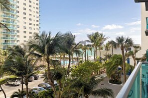 A hotel with a pool, palm trees, and a view of the ocean. - Two Bedroom Resort Suite with Pool and Gym (Hollywood)