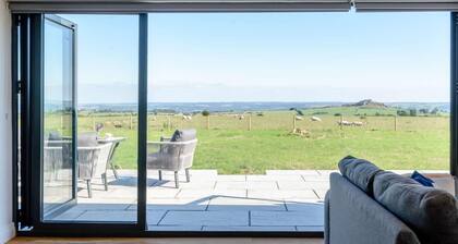 2-bed Modern Bungalow - Outstanding Country Views
