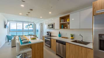 Fridge, microwave, stovetop, dishwasher