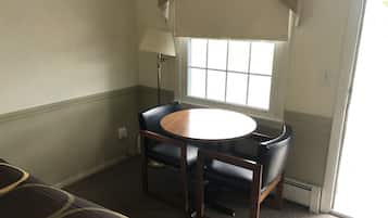 Makan di kamar