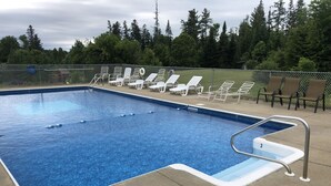 Unclassified image, 5 of 13, button - Evergreen motel (Jefferson)