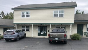 Unclassified image, 4 of 13, button - Evergreen motel (Jefferson)