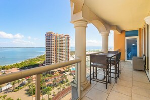 Outdoor dining - 2B Island View - 15th Floor @ Portofino (Pensacola Beach)