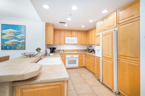 Microwave, dishwasher, coffee/tea maker, toaster