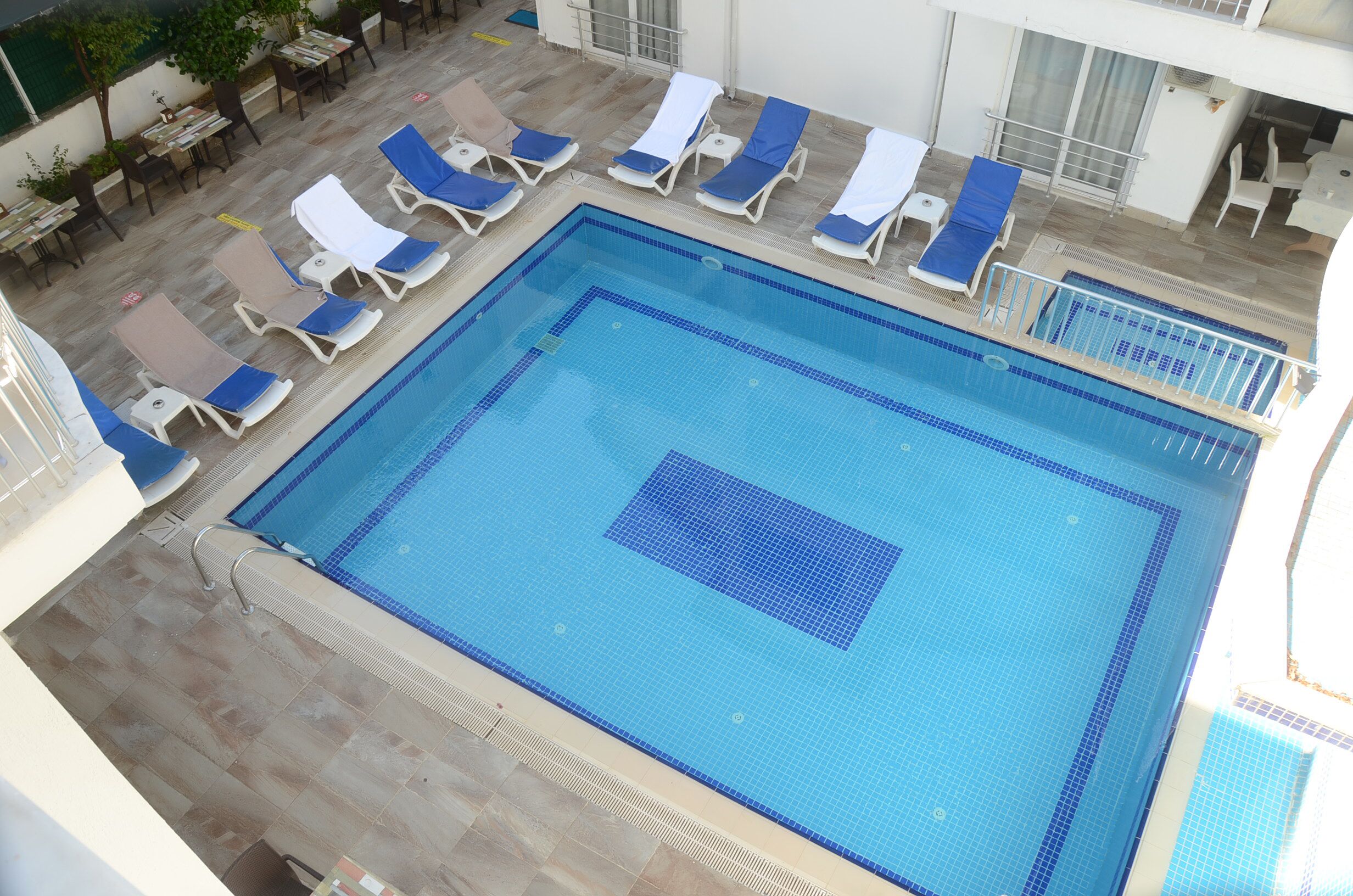 Seasonal outdoor pool, open 10:00 AM to 10:00 PM, pool umbrellas
