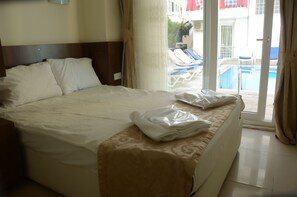 Family Room, 2 Bedrooms, Pool View, Poolside - Honor A Pansiyon Side (Manavgat)