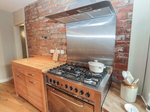 Cottage | Cucina privata | Frigorifero, lavastoviglie, bollitore elettrico, tostapane