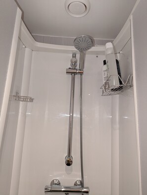 Apartment | Bathroom | Shower, hair dryer, towels