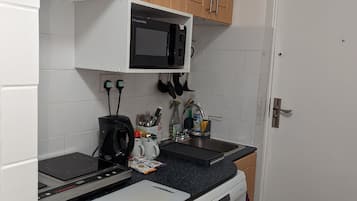Appartement | Privékeuken | Een koelkast, een microgolfoven, een kookplaat, een vaatwasser