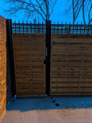 Exterior detail - Beautiful Independent Apartment in London, UK (London)