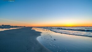 A beach with a calm sea and a clear sky at sunset. - 1 Block to Beach and Boardwalk "Between the Piers" (Wildwood)