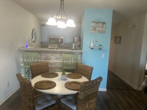 Dining - 186 Beach Club Villa - Pet Friendly, Beautiful marsh views (Fripp Island)