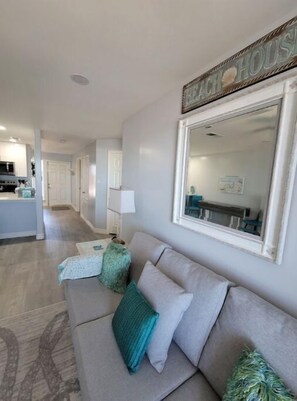 Smart TV - Come and Enjoy Galvestons Gem 💎 (Galveston)