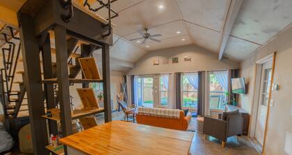 The Hygge House // A Cozy Guest House 15 min from Downtown