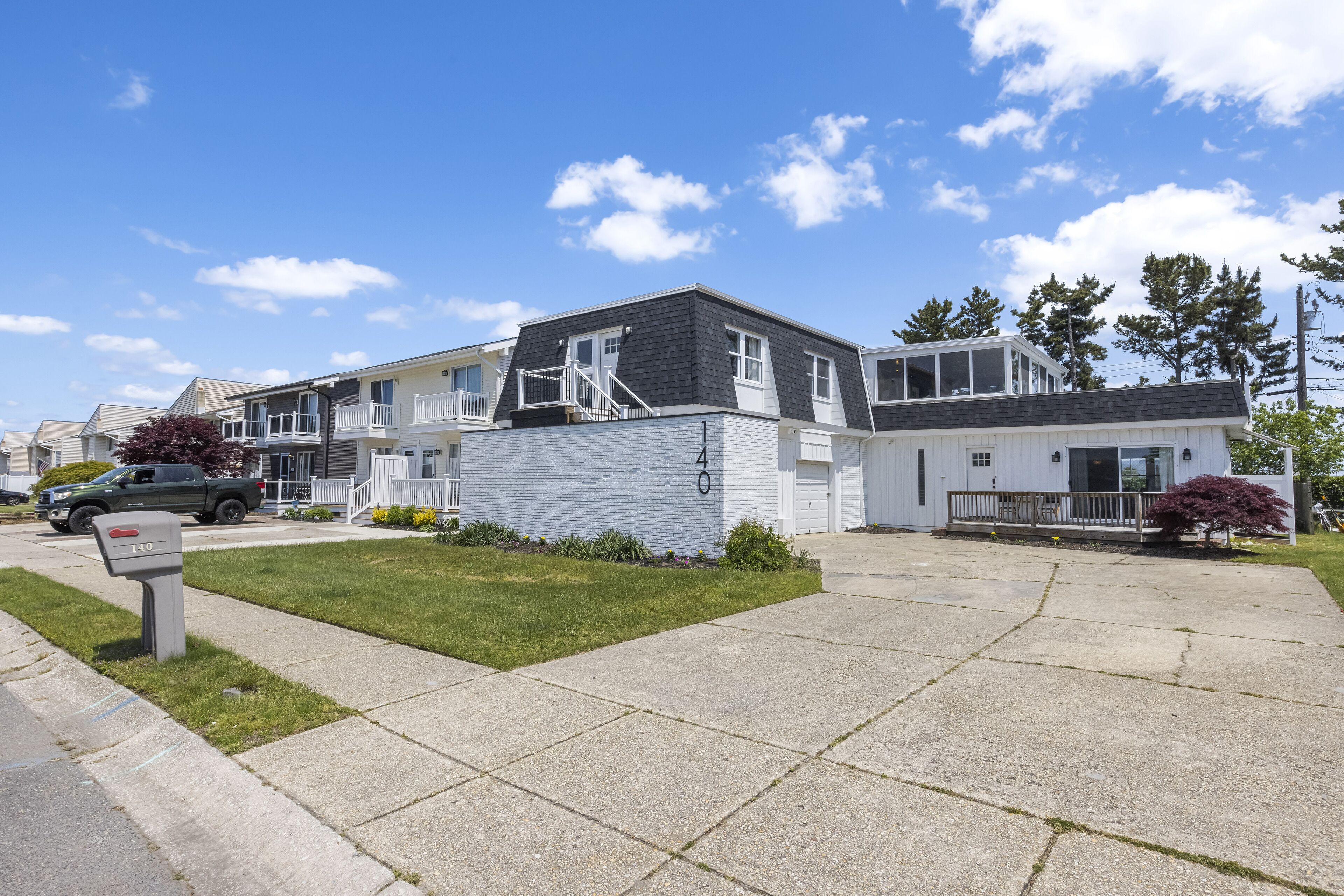 Newly Renovated- 2nd Floor -Private Getaway w/ Rooftop Deck - Steps to Beach!