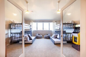 5 Schlafzimmer, Schreibtisch, Bügeleisen/Bügelbrett, kostenloses WLAN