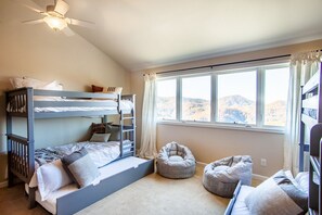 5 bedrooms, desk, iron/ironing board, free WiFi