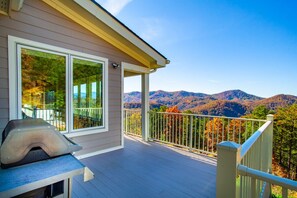 Property grounds - Sunset Deck, Jacuzzi & Arcade Await in This Smoky Mountain Haven (Sevierville)