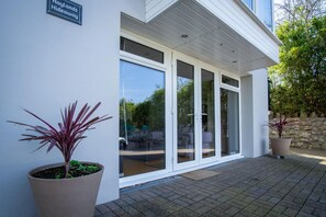 Exterior detail - Haylands Hideaway - 1 Bedroom Apartment - Jameston (Tenby)