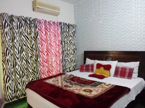 Deluxe Double Room - New City Lodges Guest House (Islamabad)