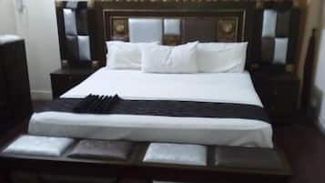 Quarto casal luxo | Ferros/tábuas de passar roupa, Wi-Fi de cortesia