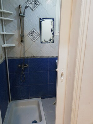 Shower - Hurghada, Tourist walkway  (Hurghada)