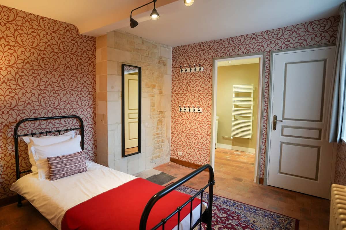 Classic Triple Room, Ensuite (Chambre Rouge)