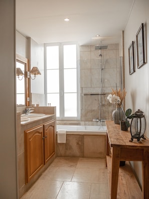 Habitación doble superior, baño en la habitación (Chambre Verte) | Baño