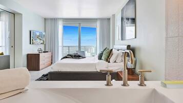 2 bedrooms, desk, travel crib, free WiFi