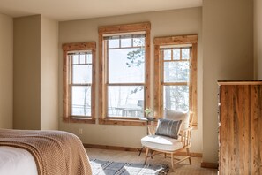 4 bedrooms, iron/ironing board, travel cot, free WiFi - Lakefront Home in Kings Beach w/ Views •  Prime Location | Atkinson by Avantstay (Tahoe Vista)