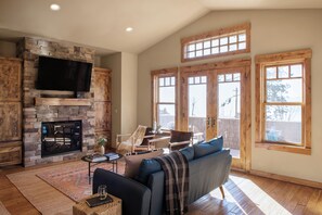 TV connectée, cheminée