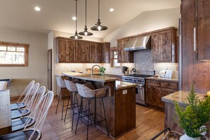 Fridge, microwave, oven, stovetop - Atkinson by AvantStay | Lake Front Home w/ Stunning Views in Tahoe Vista! (Tahoe Vista)