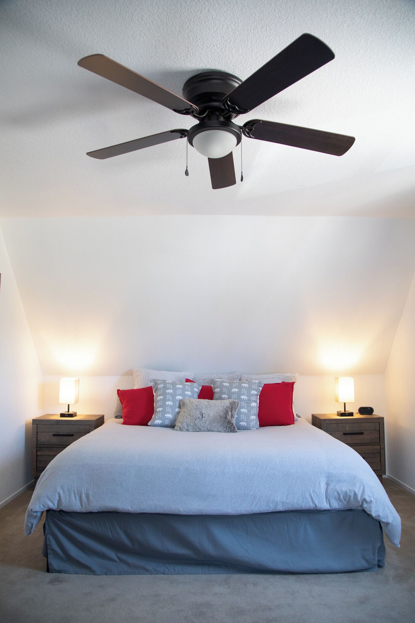 1 室のベッドルーム、デスク、アイロン / アイロン台、旅行用ベビーベッド