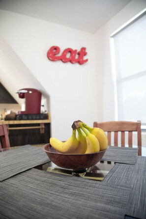 Dining - Centrally located!!!! Quaint, 1 bedroom, fully stocked, 10 min from everything!! (Big Bear Lake)