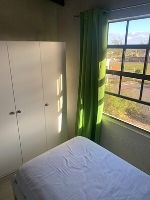 3 habitaciones, tabla de planchar con plancha y wifi gratis 