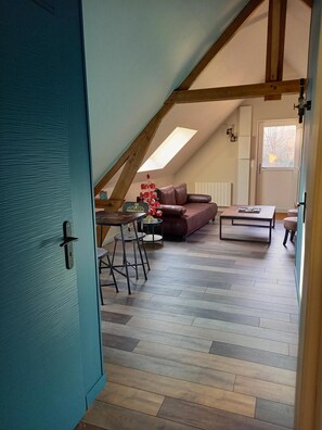 Panoramic Suite, Ensuite, Garden View (Rêve d'atelier) | Interior - Aux P'tits Bonheurs la Grange (Neuve-Chapelle)